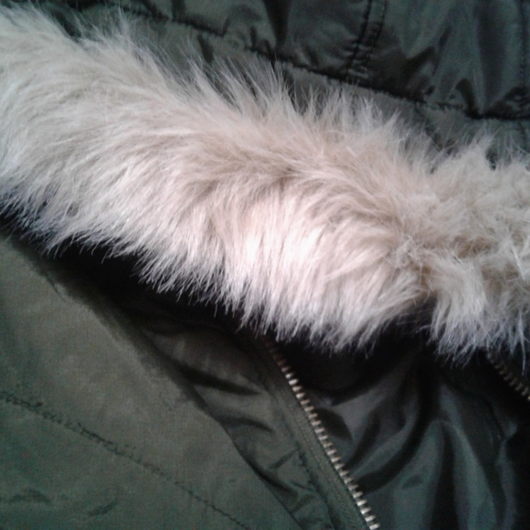 Vest - Picture 5 of 5